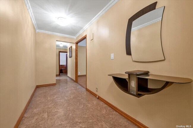 Foto del edificio - 94-10 64th Rd