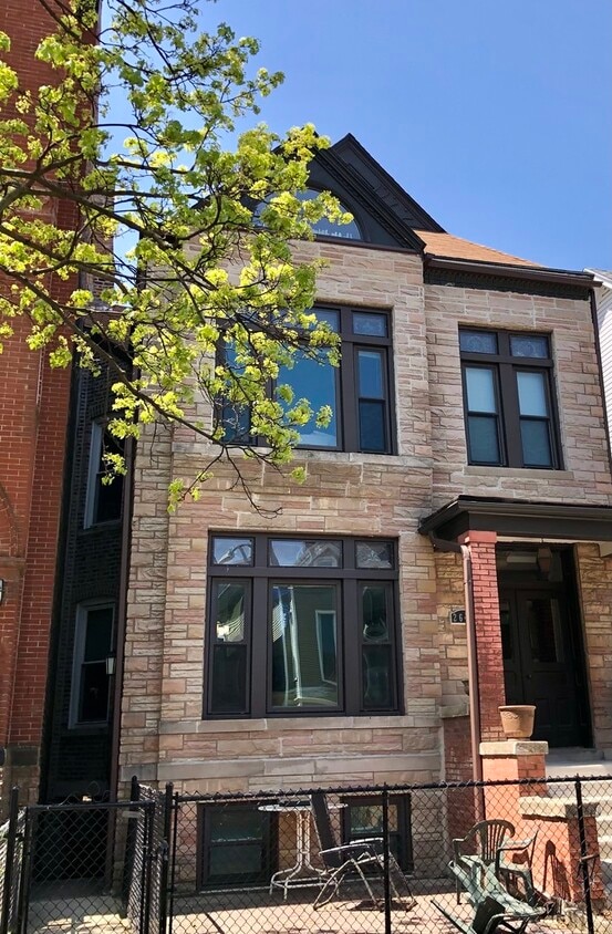 Primary Photo - 2646 N Wilton Ave