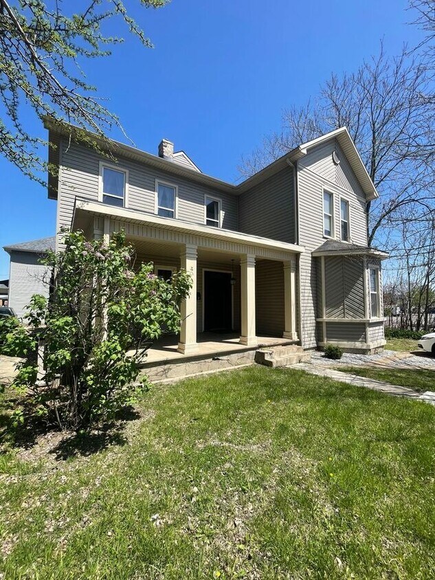 Foto del edificio - Rare Find: 2BR First Floor Apartment – All Utilities Included!