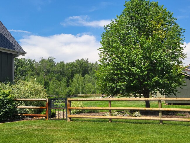 Building Photo - Kalispell Home with stunning mountain views