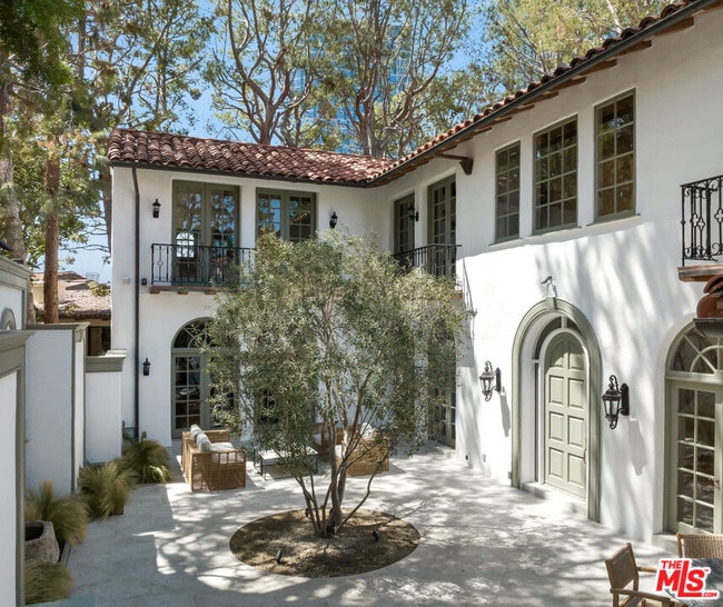Building Photo - 10240 Century Woods Dr