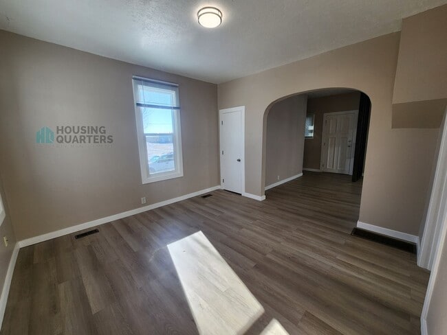 Building Photo - This 3-bed, 1-bath home features original woodwork, a covered front porch, a fenced yard, and an ...