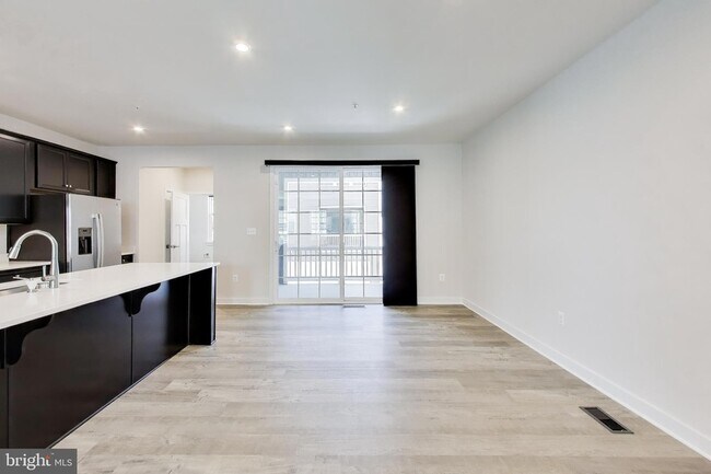 Building Photo - 11330 Meridian Hill Way