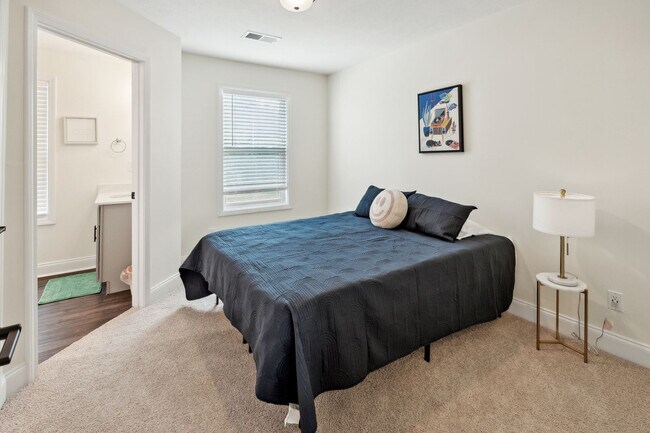 Foto del edificio - 874 Needmore Rd