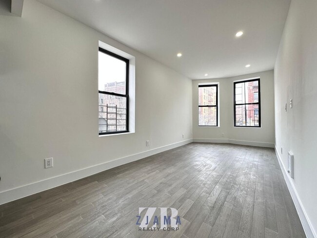 Building Photo - 2108 Regent Pl