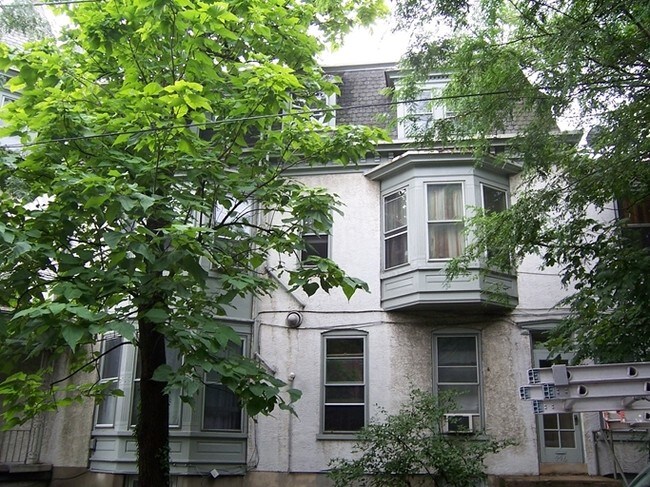 Building Photo - 556 N 5th St