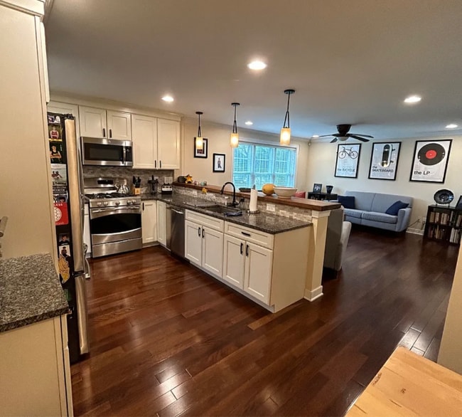 Building Photo - 1 Riverside Dr