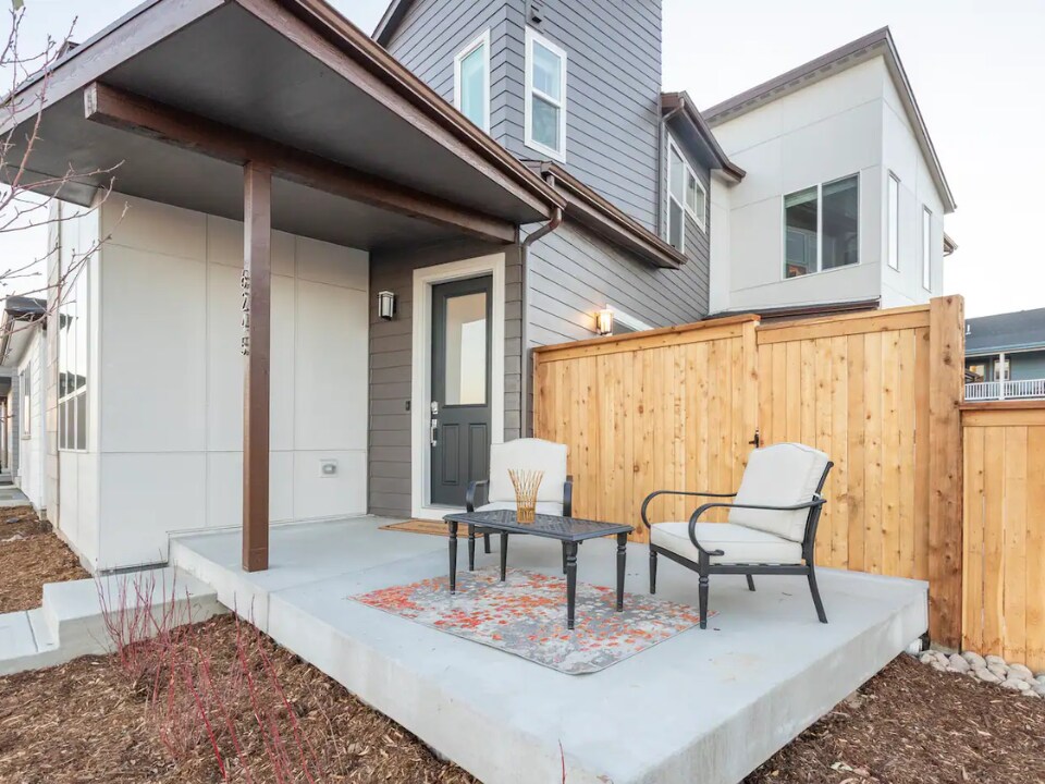 FRONT ENTRY - 6245 Hanover St