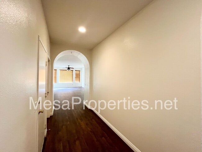 Building Photo - 12261 Luna Rd