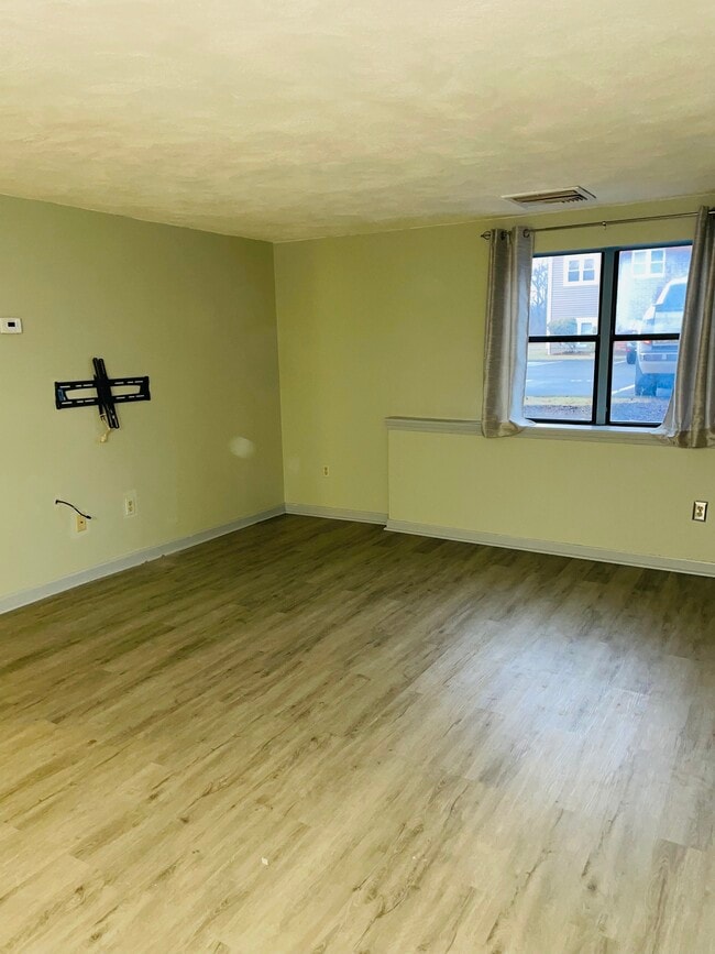 Building Photo - 25 Longworth Ave