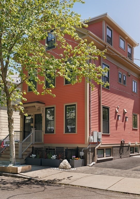 Building Photo - 246 Norfolk St