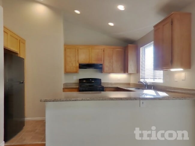 Building Photo - 715 Lotz Way