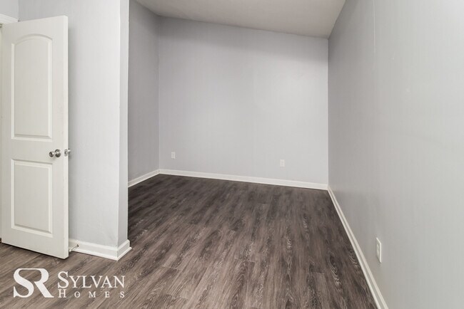 Building Photo - Enjoy easy living in this charming 4BR 2.5...