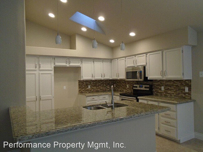 Foto del edificio - 3 br, 2 bath House - 5622 W. Chennault Ave.