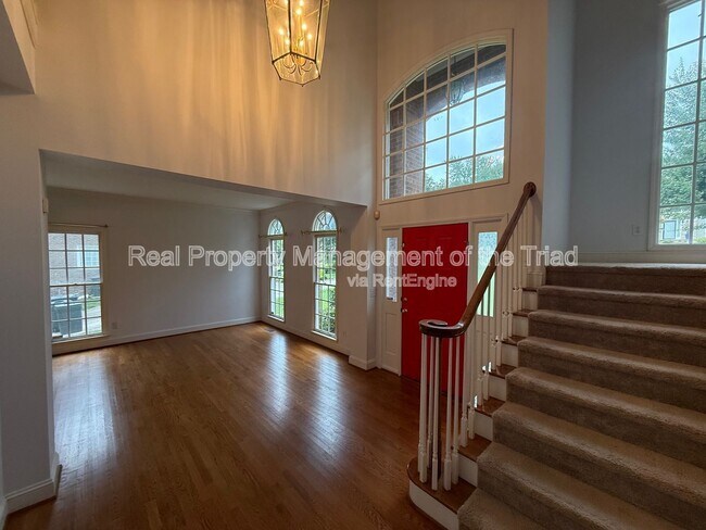 Foto del edificio - 4210 Shoal Creek Dr