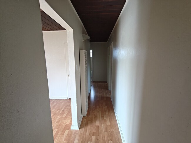 Building Photo - 263 Elmwood Ln