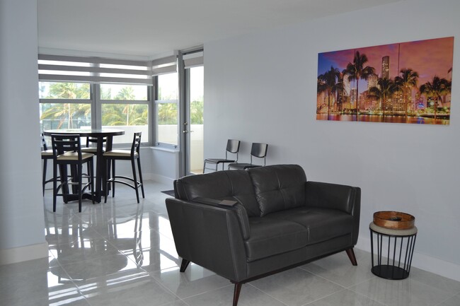 Building Photo - 2899 Collins Ave