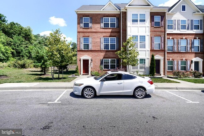 Foto del edificio - 8016 Blue Stream Dr