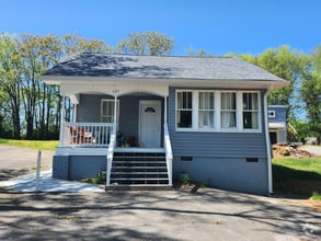 Building Photo - 137 Oakdale St
