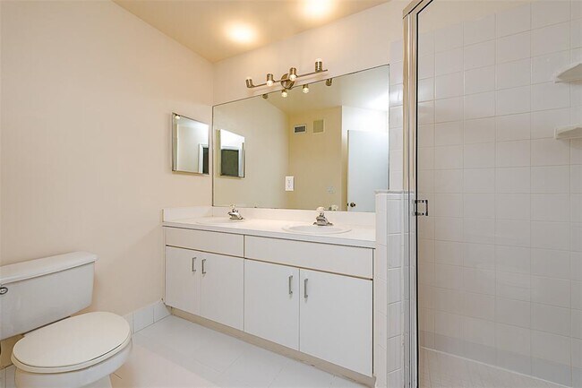 Foto del edificio - 705 SW 122nd Ave