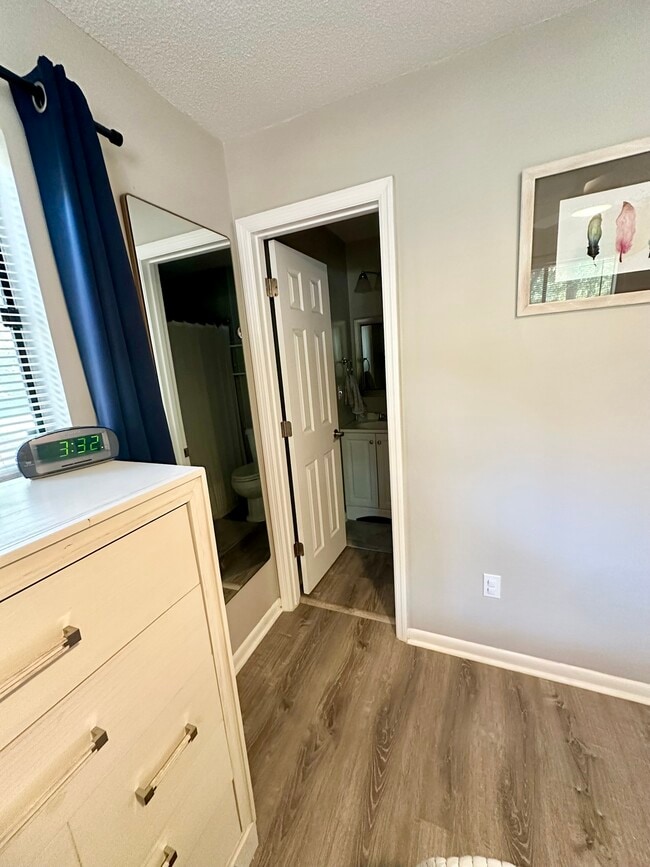 Building Photo - 45 Folly Field Rd