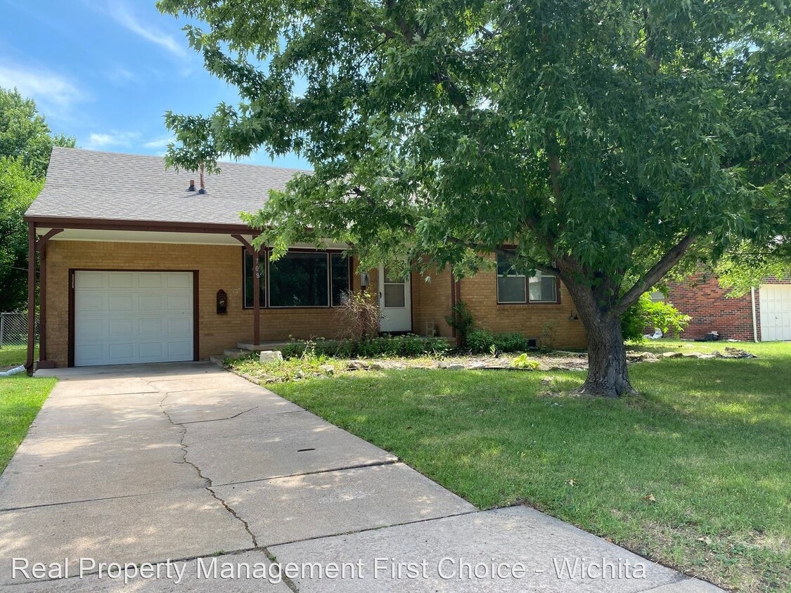 3 br, 1.5 bath House 708 Prairie Park House Rental in Wichita, KS
