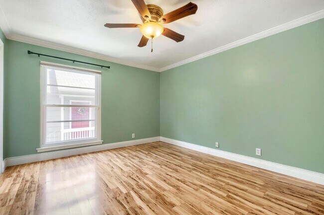 Building Photo - Prime Location! 2BR Condo in Alamo Heights ISD