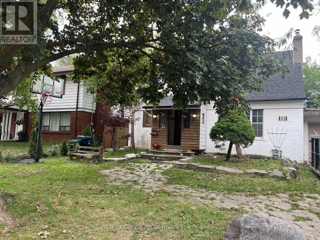 Building Photo - 35 Luverne Ave