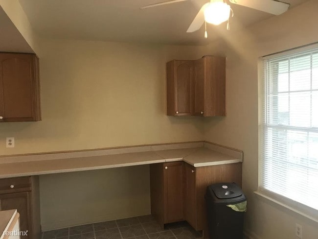 Building Photo - 3 br, 2.5 bath Townhome - 15 Pine Cone Ct