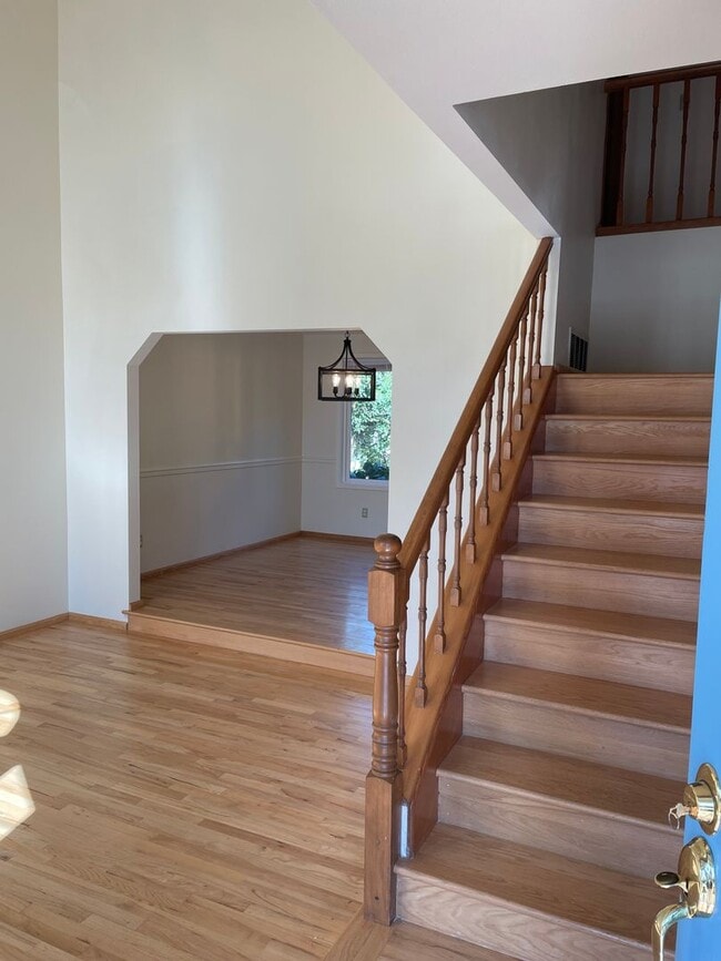 Building Photo - Beautiful Sammamish home on Quiet Street.