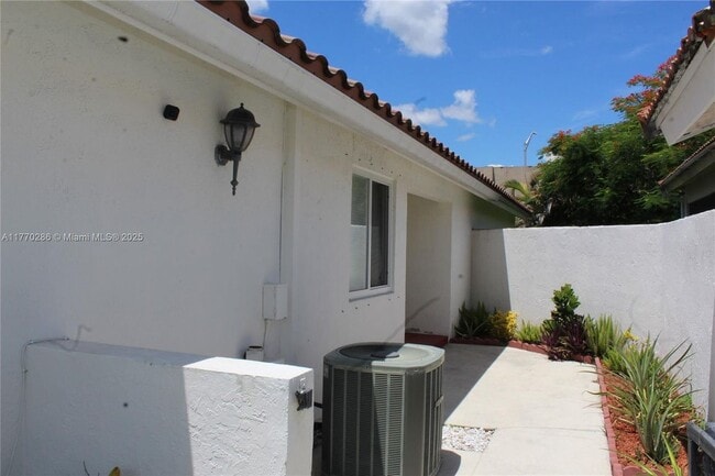 Foto del edificio - 6131 Manchester Ln