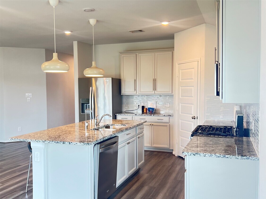 Foto principal - 2450 Goddard Grn Dr