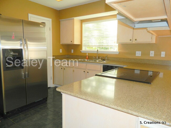Building Photo - Cross Creek Townhouse