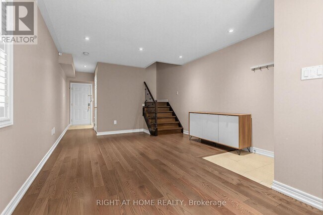 Photo du bâtiment - 2628 Bur Oak Ave