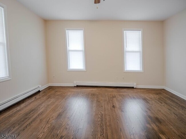 Foto del edificio - 48 Unionville Ave