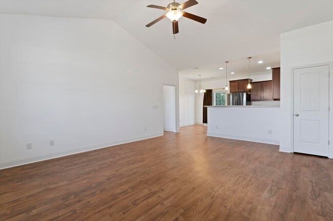 Foto del edificio - 3BR w/Bonus Room! Stone Bay & Beach Convenience!