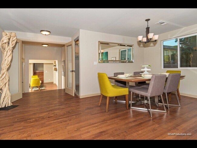 living room - 5009 Ellison Plz
