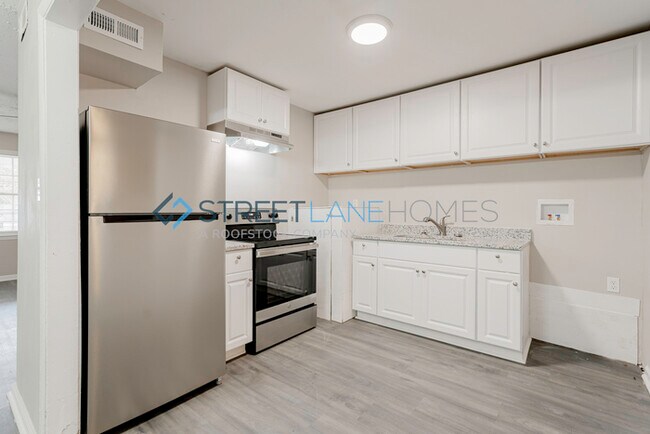 Building Photo - NOW OFFERING $250 OFF FIRST FULL MONTH IF ...