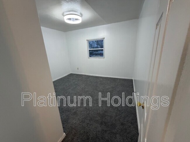 Building Photo - 4264 E 164th St