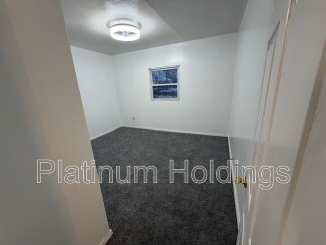 Foto del edificio - 4264 E 164th St