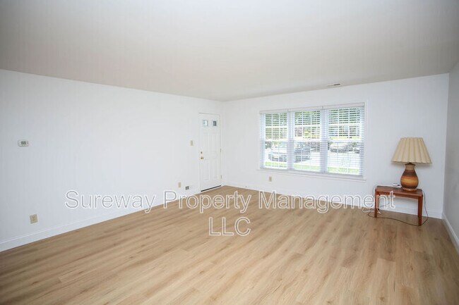 Foto del edificio - 1801A Sedgefield Dr