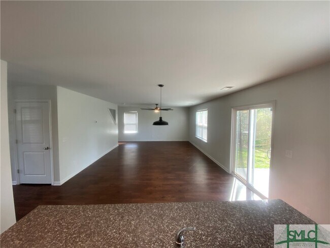 Building Photo - 654 Hogan Dr