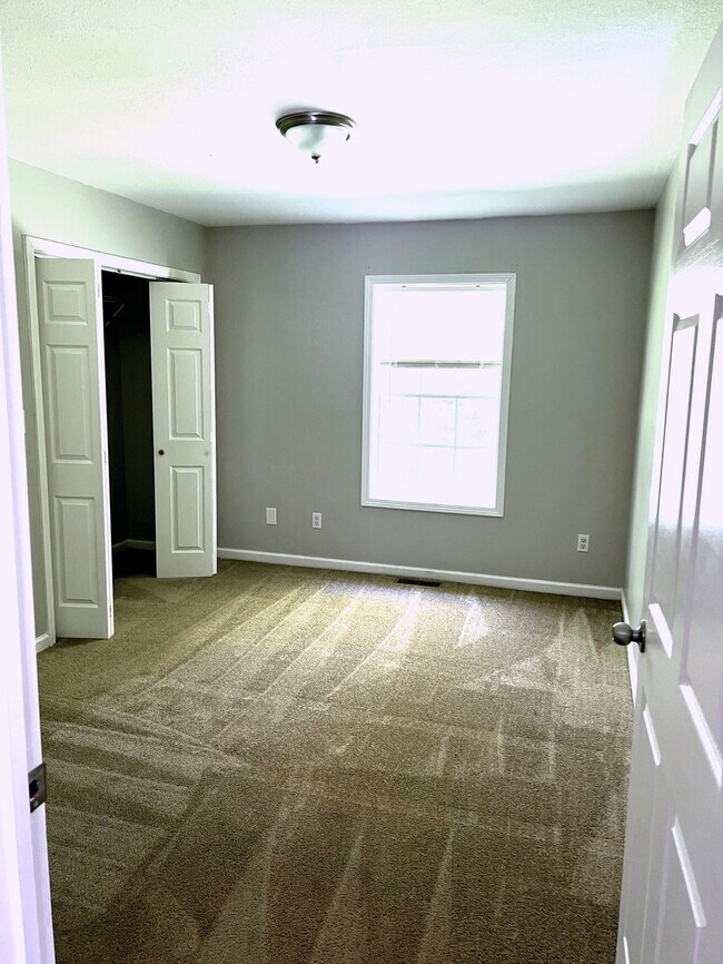 Building Photo - 800 Lullwater Rd