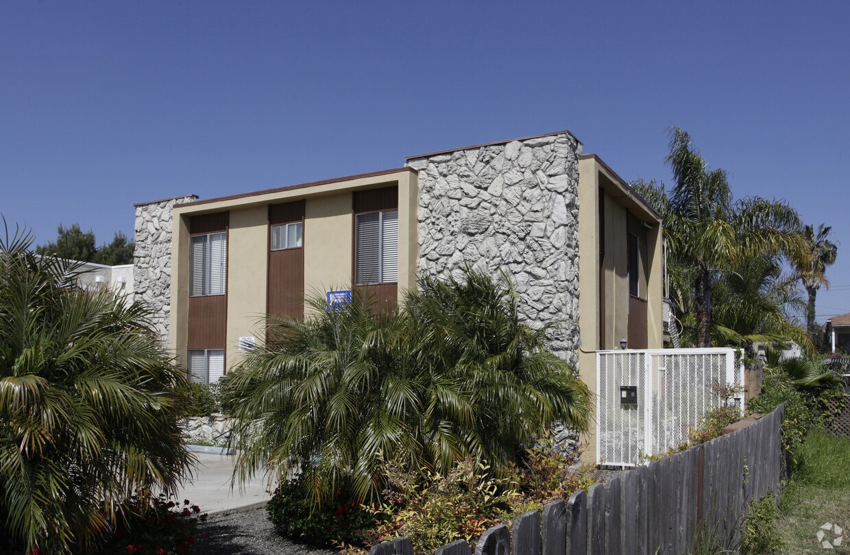Building Photo - 4417 Idaho St