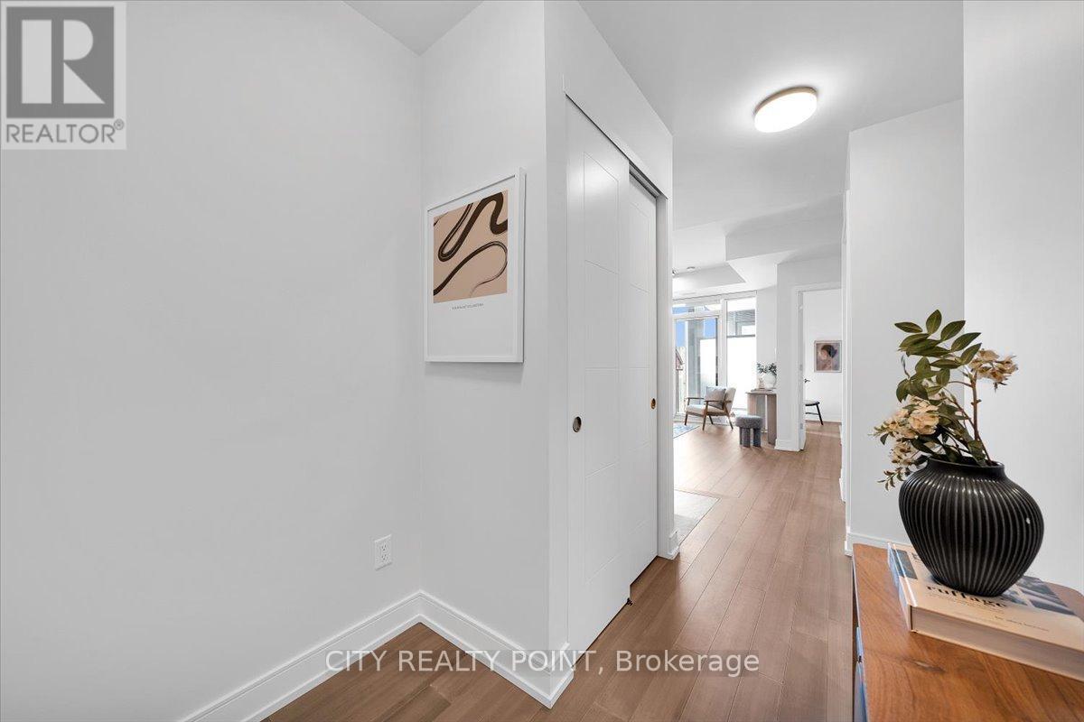Photo principale - 664-664 Spadina Ave.