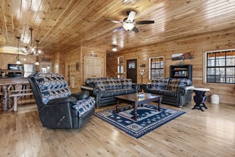 Building Photo - 224 Dogwood Dr