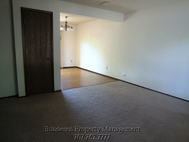 Building Photo - 1305 Gold Way