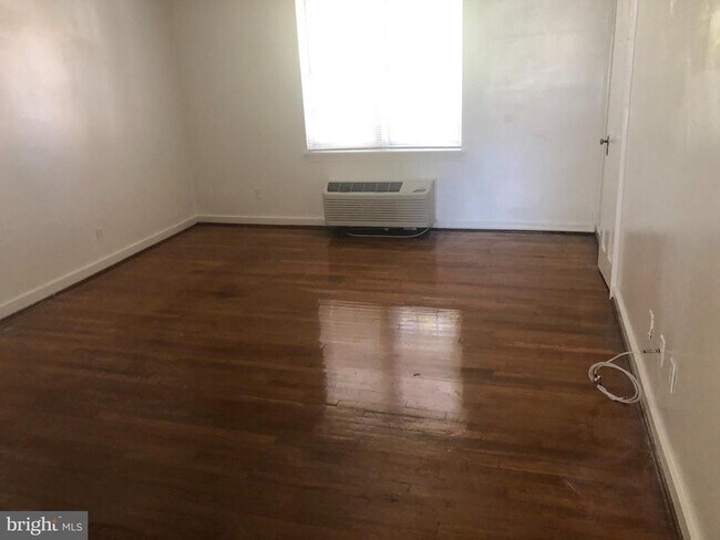 Foto del edificio - 113 E Glebe Rd