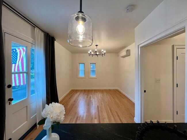 Foto del edificio - Private and Stylish One-Bedroom, Available...