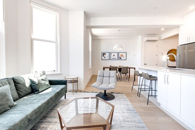 Photo du bâtiment - 4500 Rue Hutchison